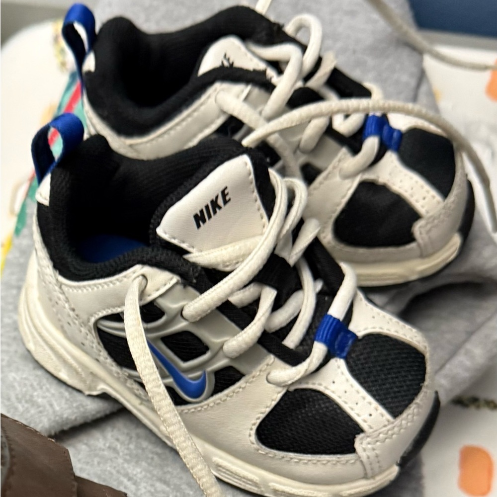 NIKE Toddler Pillartech Athletic Shoes - Size 3C White blue silver